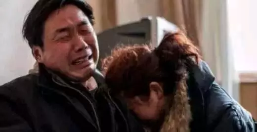 婚後多年不孕,抱養個兒子,老公教訓叛逆的兒子,不想釀成悲劇