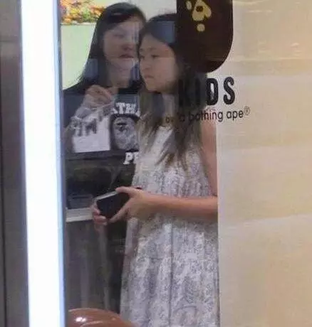 邱淑貞二女兒曝近照,長相完全遺傳爸爸,跟姐姐沈月顏值差太多!