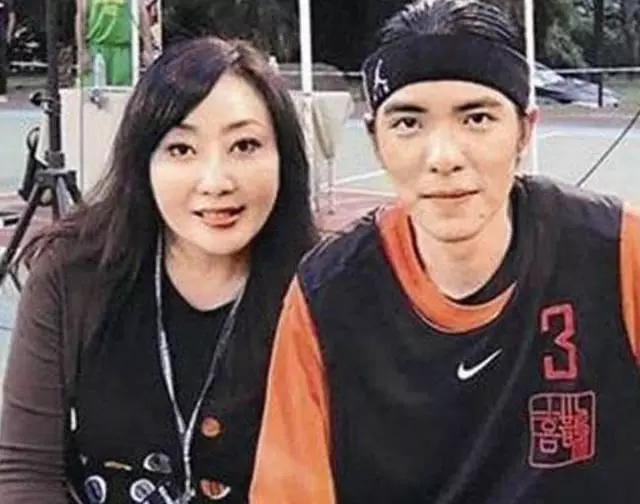 富家女粉絲騷擾蕭敬騰,敗訴道歉給家族蒙羞,與父親斷絕關係!