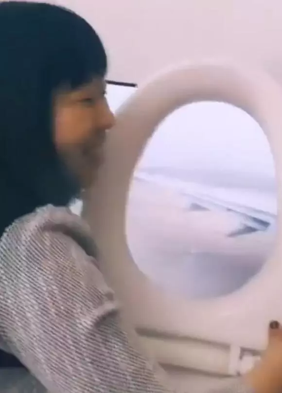沒錢出國怎麼辦,網友瘋拍「假出國美照」一秒上飛機,笑噴了!