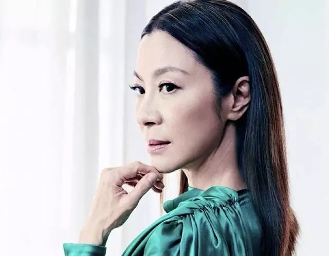 57歲楊紫瓊自曝和海王龍母合照!優雅端莊自信,東方女性的美在她身上展現的淋漓盡致!