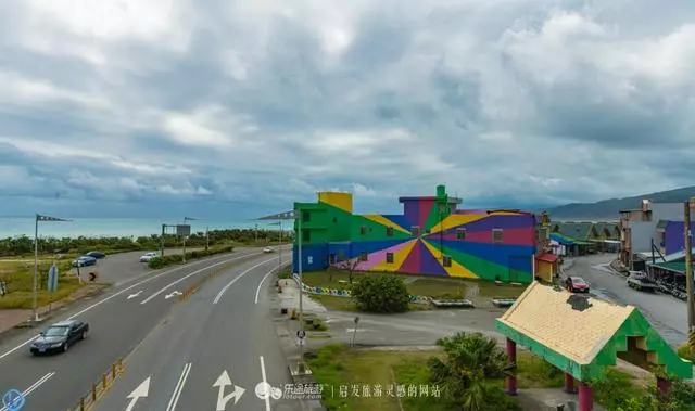 台東有一處水往上流的景觀,路過的人都想去看看