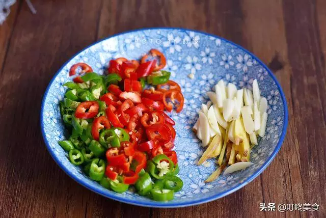 炒小魚乾時,別直接下鍋炒!多加這1步,魚乾更香更入味,不燒焦