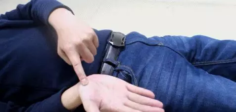 下焦不通,全身不輕鬆,提捏身上1個地方,通利下焦,對臟腑好