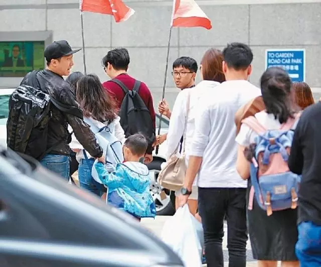 洪金寶最美兒媳近照,曾是世界名模,今生完兩個孩子後胖成這般!所以說女人為了家庭可以很偉大