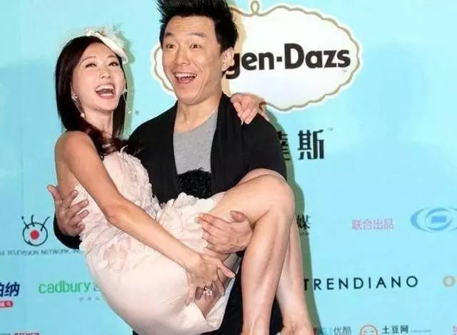 5位女星被抱起,林志玲吃啞巴虧,baby嚇得大喊,熱巴才是真尷尬!