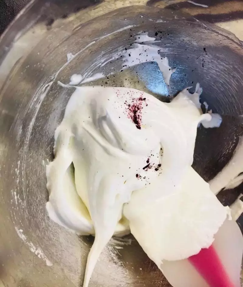 能吃又能裝飾,做100次造型都能用它!她們的蛋糕裝飾神器超簡單!