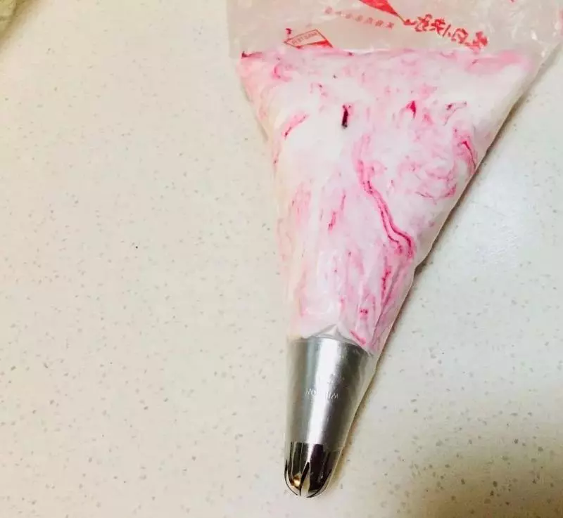能吃又能裝飾,做100次造型都能用它!她們的蛋糕裝飾神器超簡單!