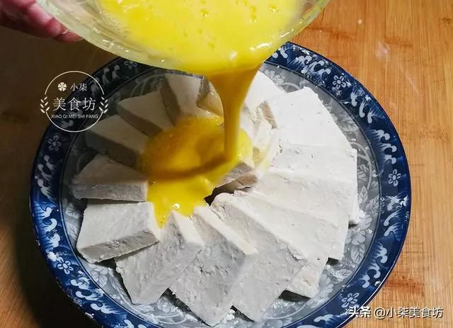 雞蛋打在豆腐里,這道菜火了,做法超級簡單,好吃的快要飛起來了