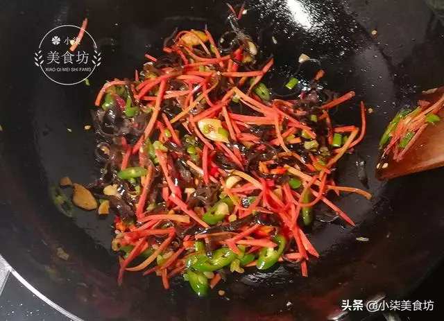 雞蛋打在豆腐里,這道菜火了,做法超級簡單,好吃的快要飛起來了