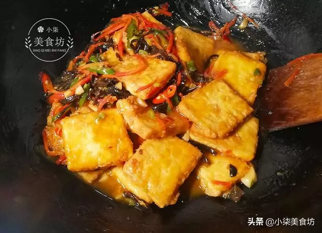 雞蛋打在豆腐里,這道菜火了,做法超級簡單,好吃的快要飛起來了