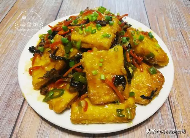 雞蛋打在豆腐里,這道菜火了,做法超級簡單,好吃的快要飛起來了