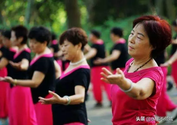婆婆:我只養兒子不看孫子,5年後,媳婦:養老院大門開著呢