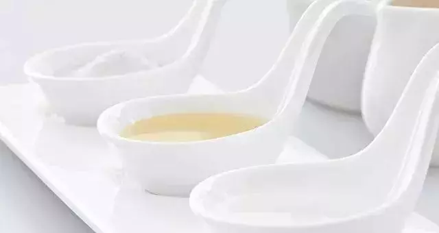 再這樣喝水,小心親手毀掉自己的腎,喝水有「3不12要」,做對遠離醫生,腎病不來擾