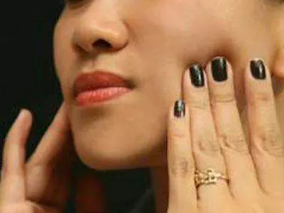 女人年紀大臉部下垂不要慌,教你「幾個小方法」,收緊眼袋顯年輕!