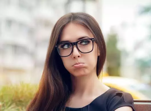 女人年紀大臉部下垂不要慌,教你「幾個小方法」,收緊眼袋顯年輕!