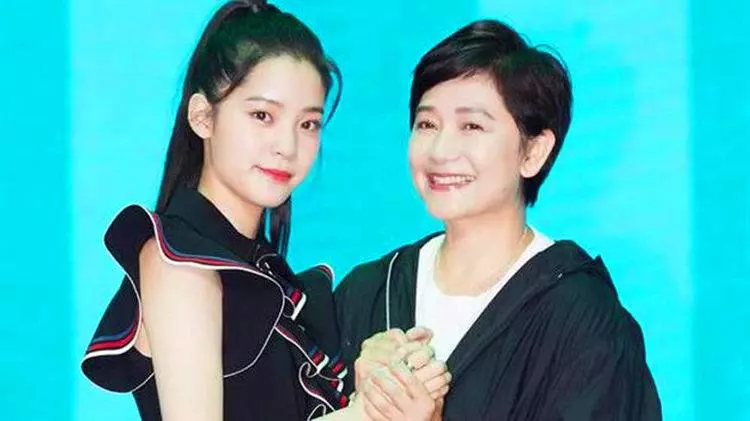 結婚24年從未吵過架,懷孕7次生下3個女兒,今女兒成一線明星!