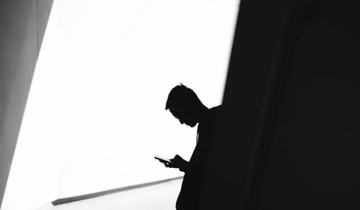 不發別人回不了的信息,是一種修養