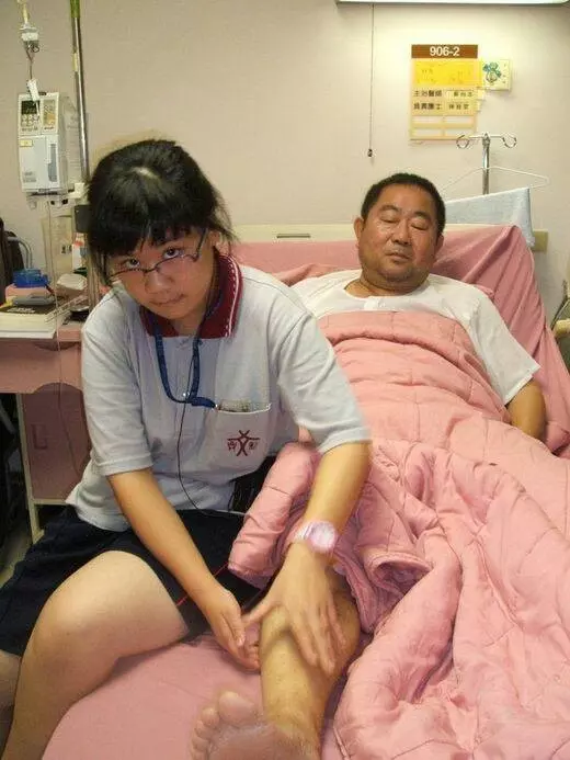 趙舜走後妻子「樂觀扛千萬債獨養2女」 聽障女兒上成大「希望爸爸驕傲」 全家努力生活不讓他擔心
