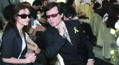 64歲寇世勳和「2個老婆近照」遭曝光!坦言:「太累了,下輩子不會再娶2個老婆」!