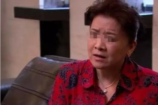 懷三胞胎女兒,被婆家趕出家,生產那天三寶寶給媽媽「報仇」