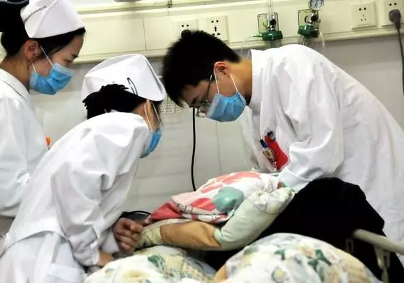 卸磨殺驢!逼「請假照顧病母」的10年老員工離職,還罰其3000元!5天後老闆「竟損失900萬」