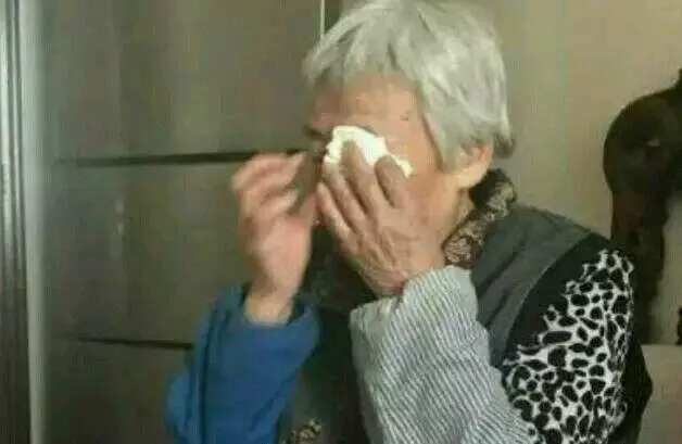 卸磨殺驢!逼「請假照顧病母」的10年老員工離職,還罰其3000元!5天後老闆「竟損失900萬」
