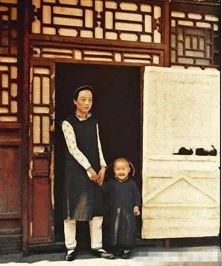 一位法國人在110年前,拍下了當時的清朝,跟我們認識的完全不一樣,別再被影視劇騙了