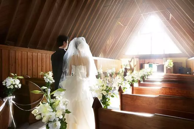 離婚的前一天晚上,婆婆突然跑來扔下一堆帳單要我付一半費用,我翻了之後,高興的一整夜沒睡..