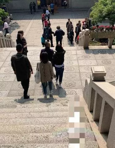 63歲的呂良偉站57歲的劉德華旁邊還以為是他弟!網友:發量羨慕了