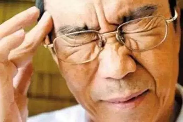 起床太猛對血壓不好,那睡覺前該如何做呢?聰明的人不會做3件事