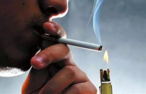 起床太猛對血壓不好,那睡覺前該如何做呢?聰明的人不會做3件事