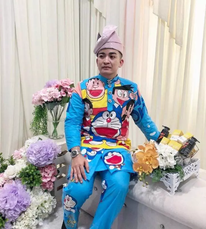 【史上最Chio結婚禮服!】大馬男子穿著一身「哆啦A夢」禮服結婚,瞬間成為焦點!
