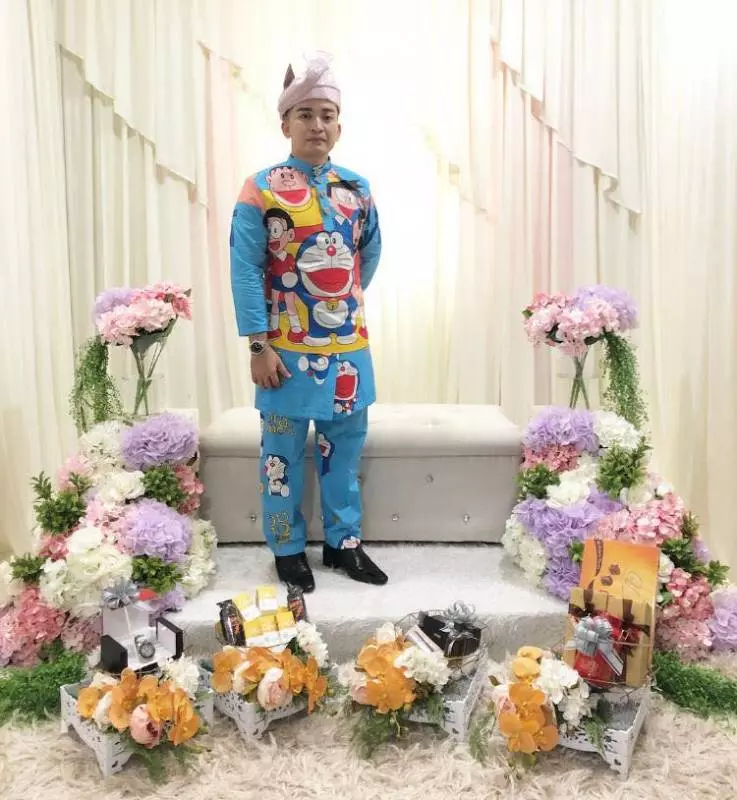 【史上最Chio結婚禮服!】大馬男子穿著一身「哆啦A夢」禮服結婚,瞬間成為焦點!