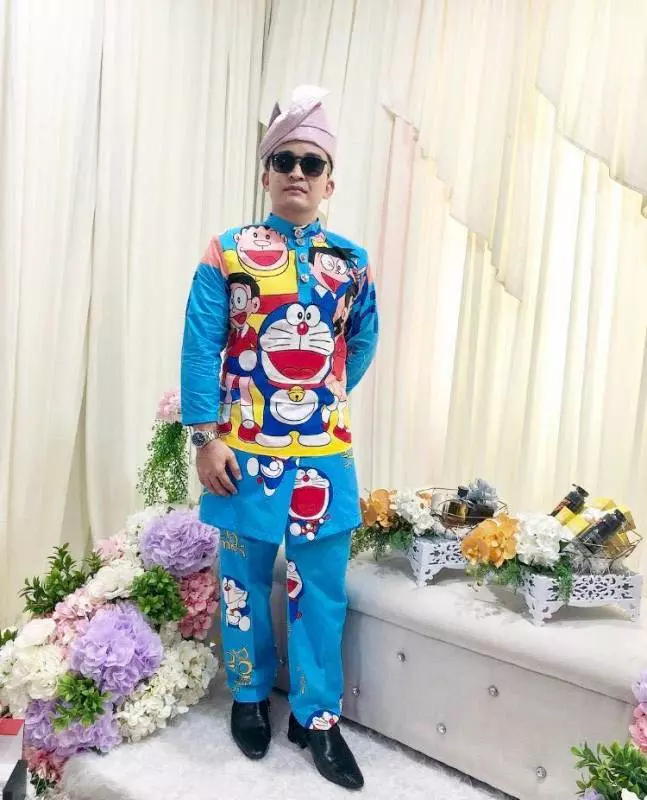 【史上最Chio結婚禮服!】大馬男子穿著一身「哆啦A夢」禮服結婚,瞬間成為焦點!