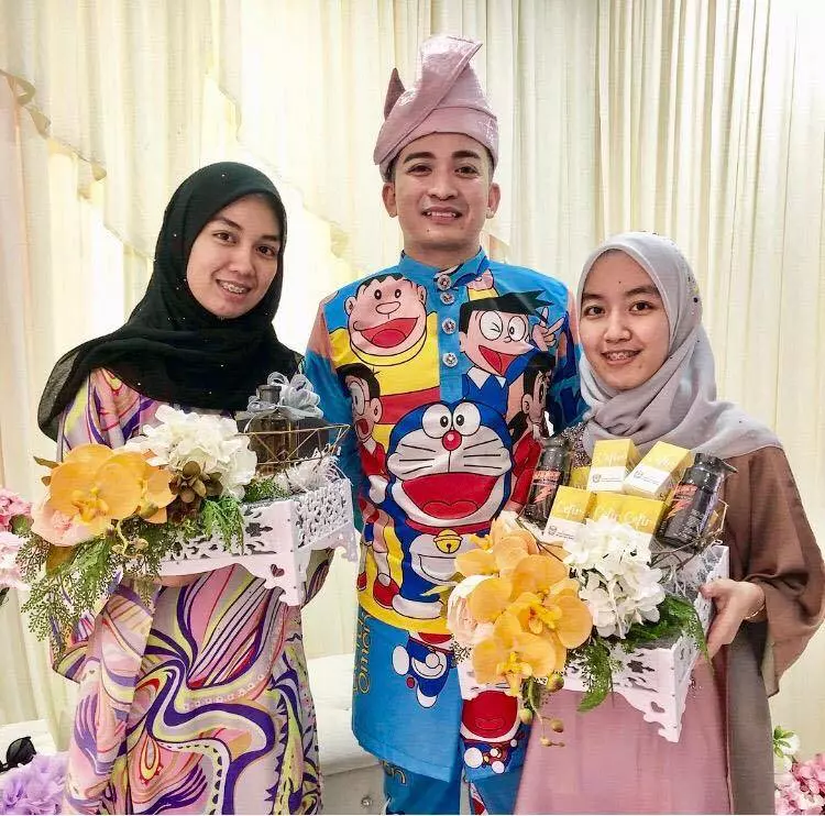 【史上最Chio結婚禮服!】大馬男子穿著一身「哆啦A夢」禮服結婚,瞬間成為焦點!