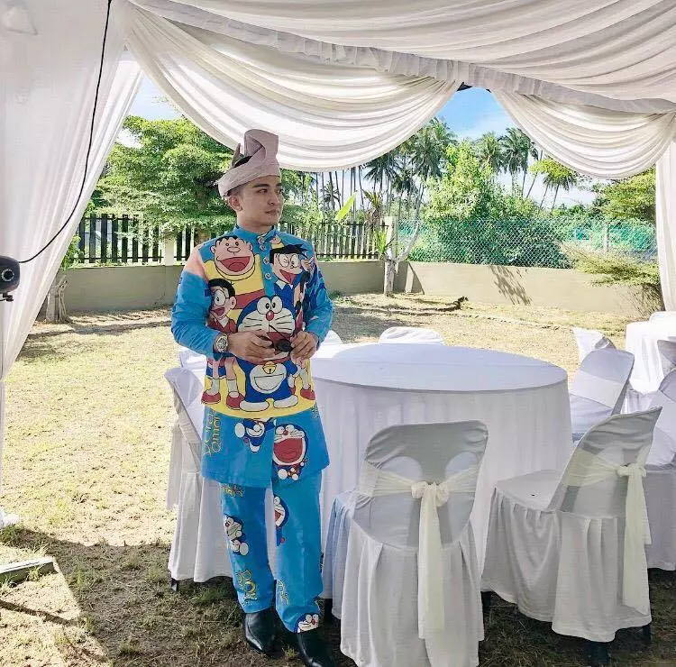 【史上最Chio結婚禮服!】大馬男子穿著一身「哆啦A夢」禮服結婚,瞬間成為焦點!