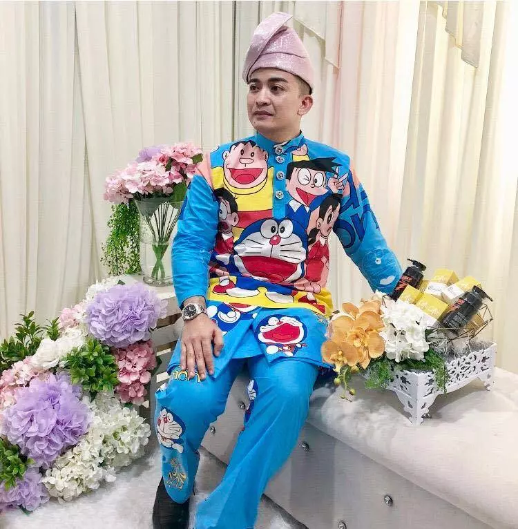 【史上最Chio結婚禮服!】大馬男子穿著一身「哆啦A夢」禮服結婚,瞬間成為焦點!