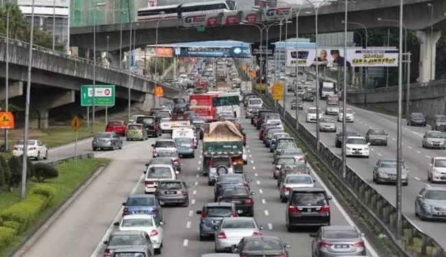 在大馬,汽車借給別人,結果被AES拍到闖紅燈應該怎麼辦?