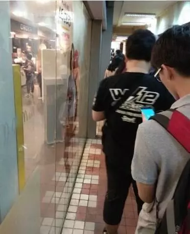 新加坡:女乘客用一個玩具抵付了車費,網友:司機絕對是賺了啊!