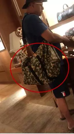 【剪名牌包男子身份曝光!】原來他是真的很有錢!而且與許多大力人物有親密合照… 網友:不簡單