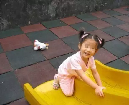 帶6歲女兒改嫁,新婚夜女兒提醒俺看衣櫃,打開後俺當晚帶女兒走