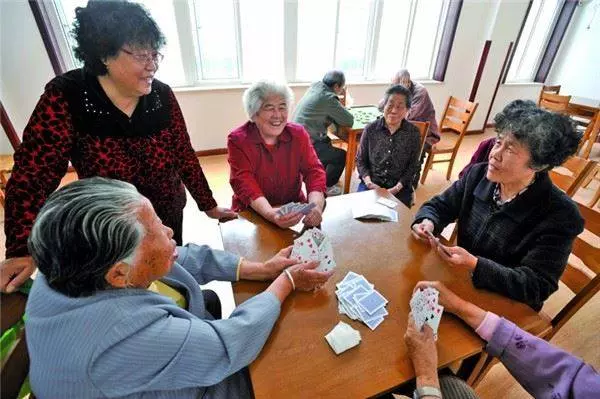 結婚三年遲遲沒有身孕,受盡婆冷眼,當我打開手機相簿放桌上,全家頓時啞口無言!