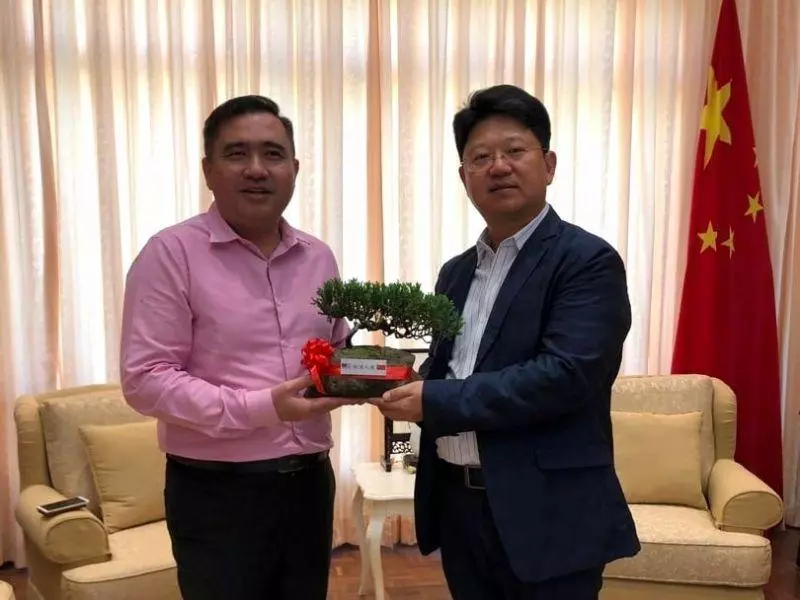 【交長訪中國帶妻引馬華質疑】陸兆福回應了!直接給馬華一巴掌!