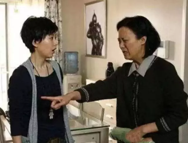 我月入兩萬弟弟結婚我給八萬,婆婆發來一條語音,我笑著提出離婚