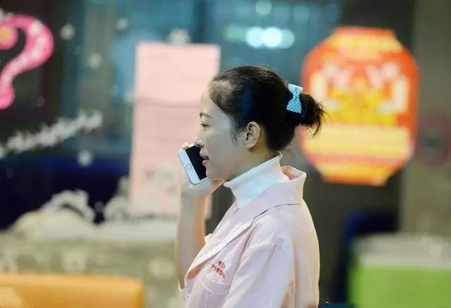 我月入兩萬弟弟結婚我給八萬,婆婆發來一條語音,我笑著提出離婚