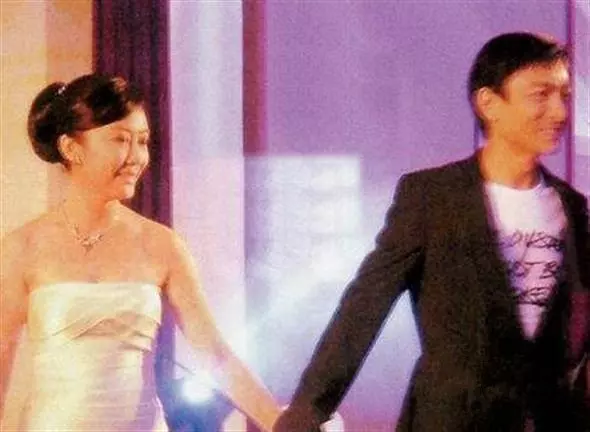 你以為是「朱麗倩苦等劉德華24年」?事實並非如此!