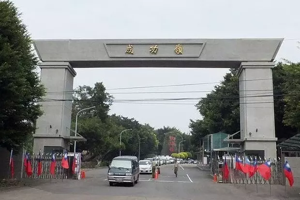 成功嶺「每晚睡前都播歌」 班長進教室2秒...「看到插座」臉慘白爆衝回寢室
