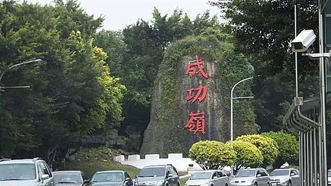 成功嶺「每晚睡前都播歌」 班長進教室2秒...「看到插座」臉慘白爆衝回寢室