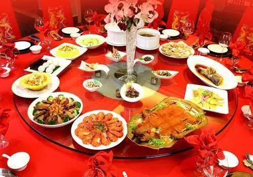 年前一家人去婆婆家聚會,餐桌上小姑子說的話,讓我摔碗就走!